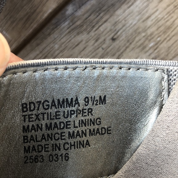 Like new! - BANDOLINO Be Flexible ‘Gamma’ Stretch Wedge Sandals - Picture 2 of 9